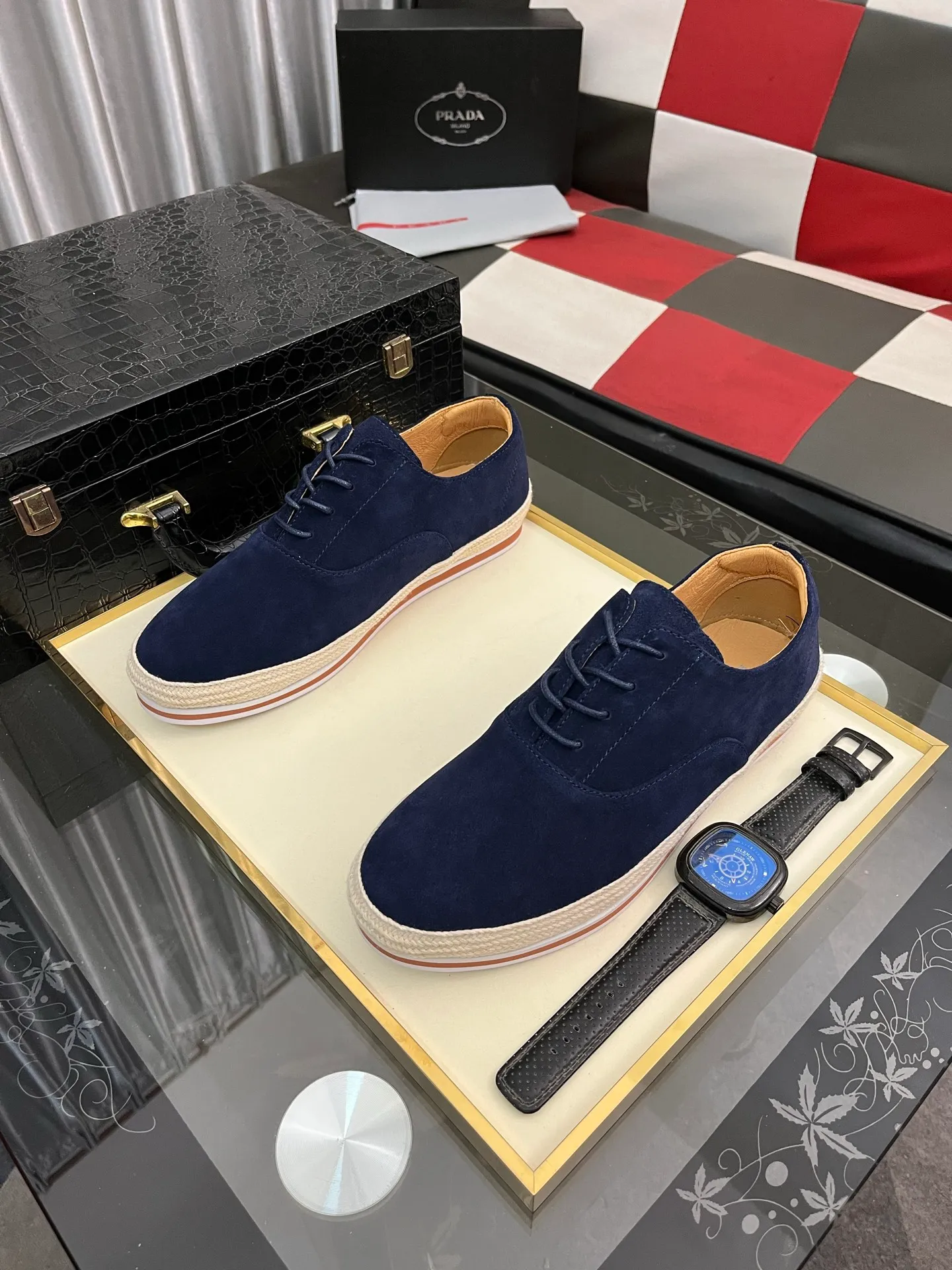 Men's shoes 💰440⌚️⌚️【PRADA】Prada ~ unique and casual style. New models from Prada official website are coming [Celebrate][Celebrate]🏃High-end brand casual shoes ➕Full set of packaging😍😍 Men's 2023 counters are on sale simultaneously, Italian imported brands select first-layer Italian cowhide. 🐑Sheepskin lining (refuses to discolor and rub feet) Sole: Original sole specially provided by the original factory 🎬Better in kind Size number: 38-442️⃣Colors available